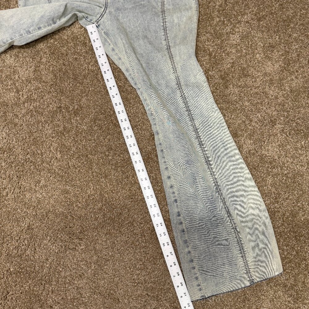 We The Free Crvy Flared Leg Jeans Womens 34 Light Blue Cotton Stretch Frayed Hem - Picture 10 of 16